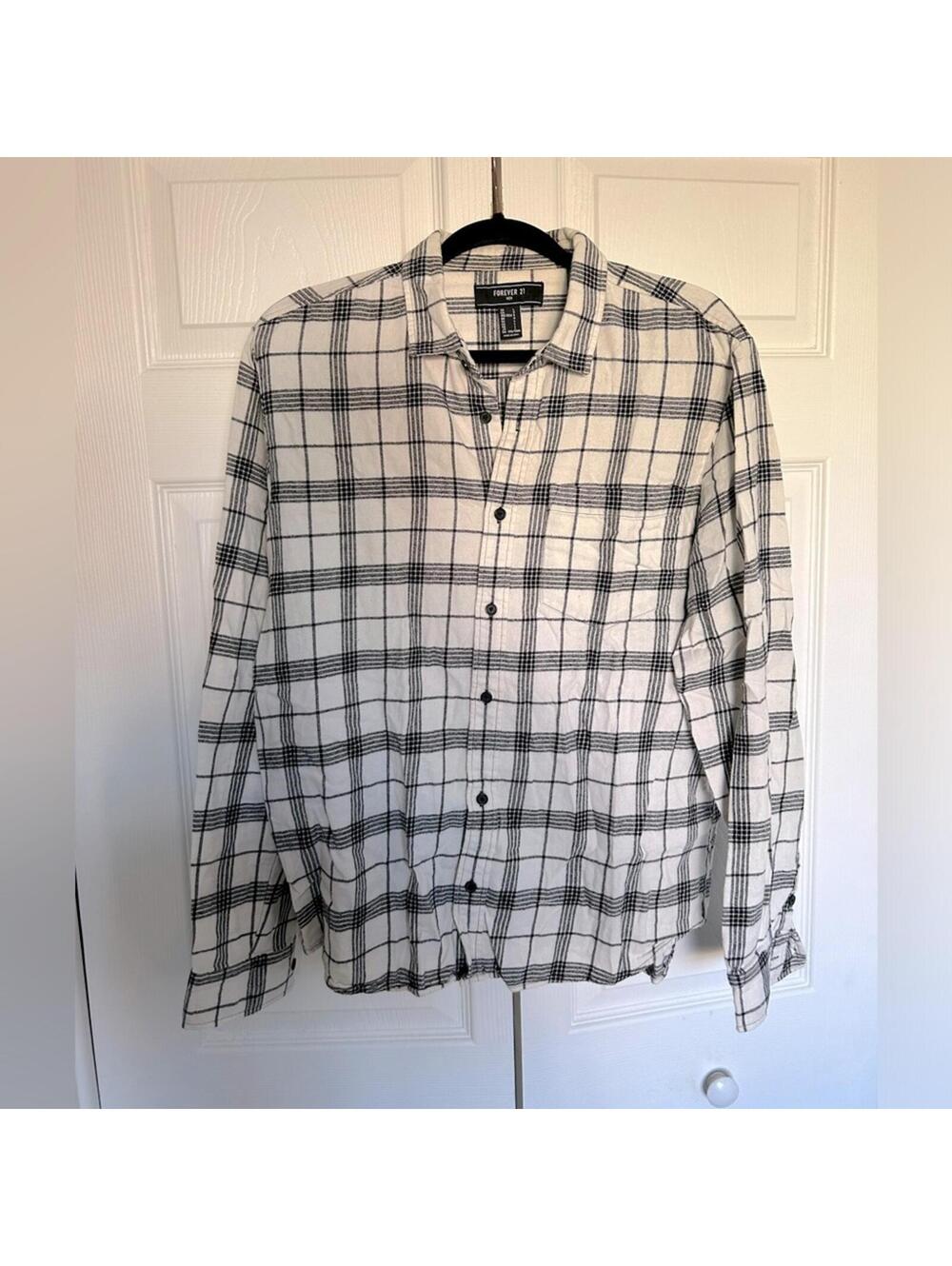 Men’s Long Sleeve Flannel Button Up - L - EUC